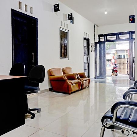 Hotel Oyo 90689 Lily House Tangerang Esterno foto
