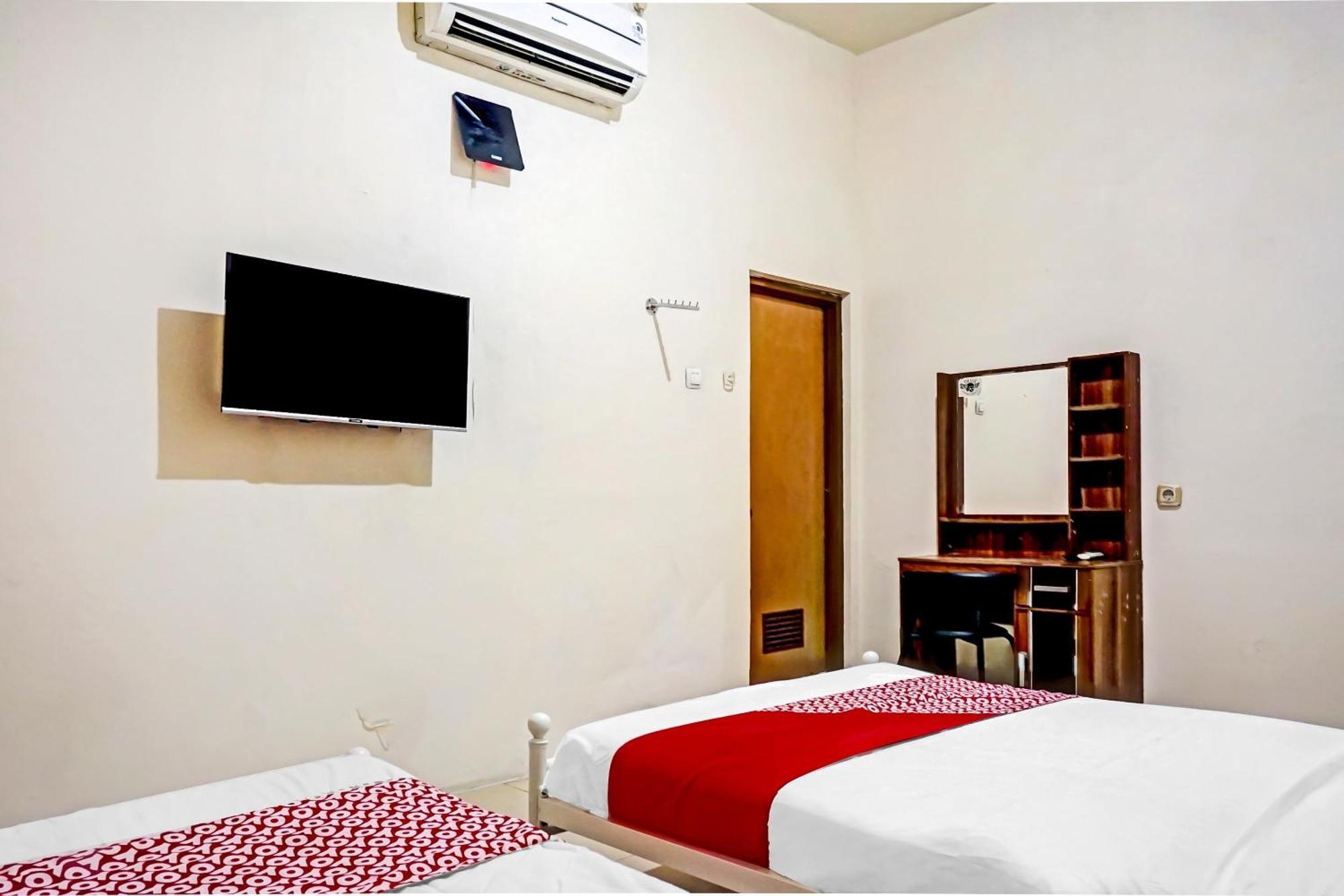 Hotel Oyo 90689 Lily House Tangerang Esterno foto