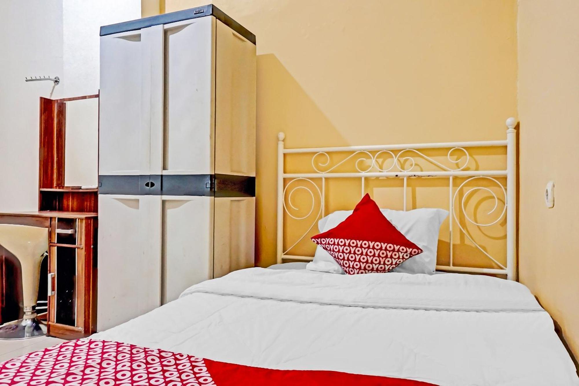Hotel Oyo 90689 Lily House Tangerang Esterno foto