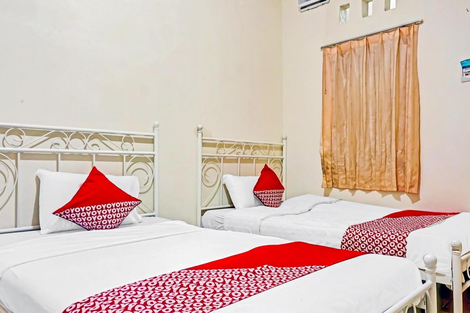 Hotel Oyo 90689 Lily House Tangerang Esterno foto