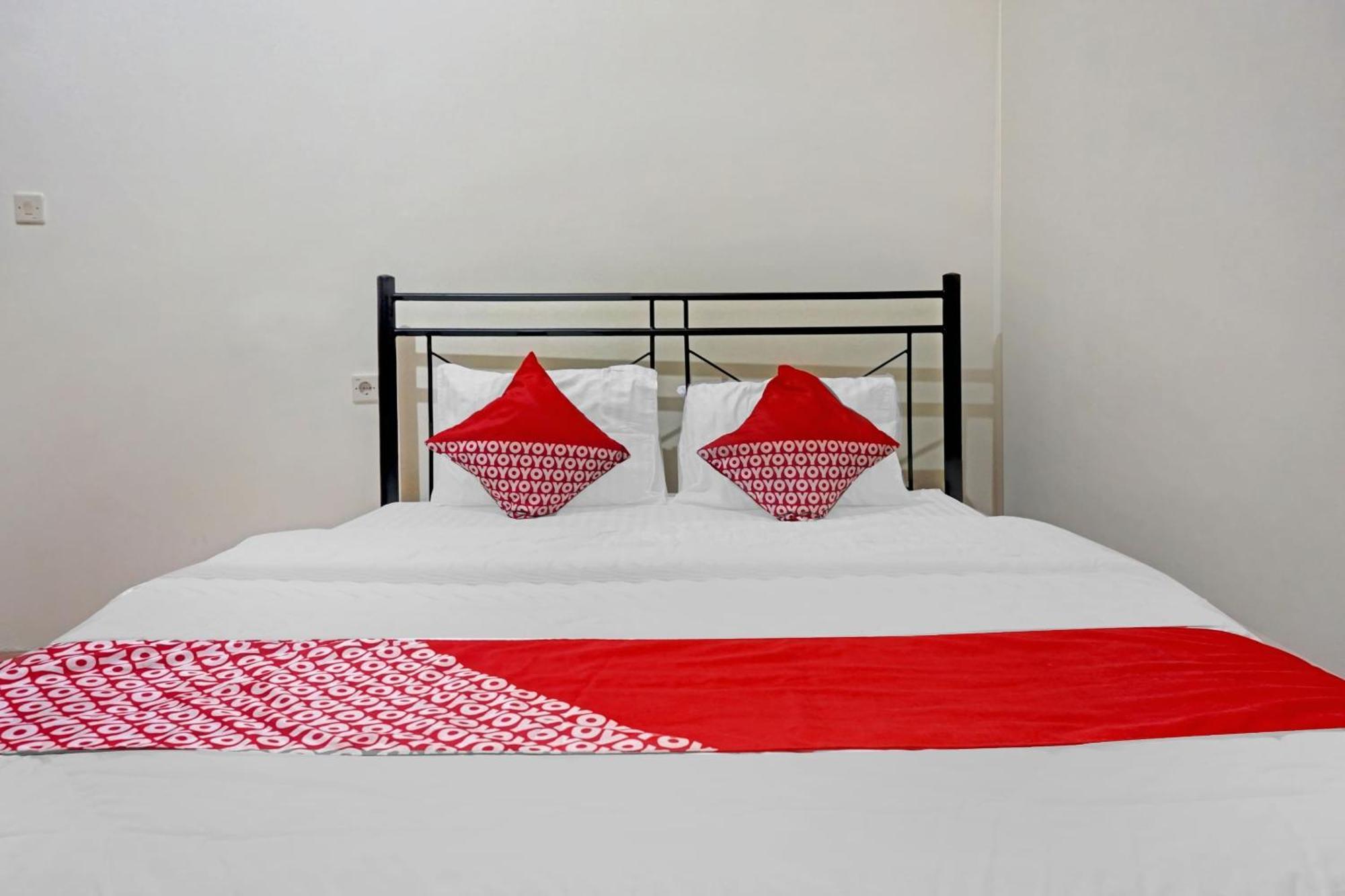 Hotel Oyo 90689 Lily House Tangerang Esterno foto