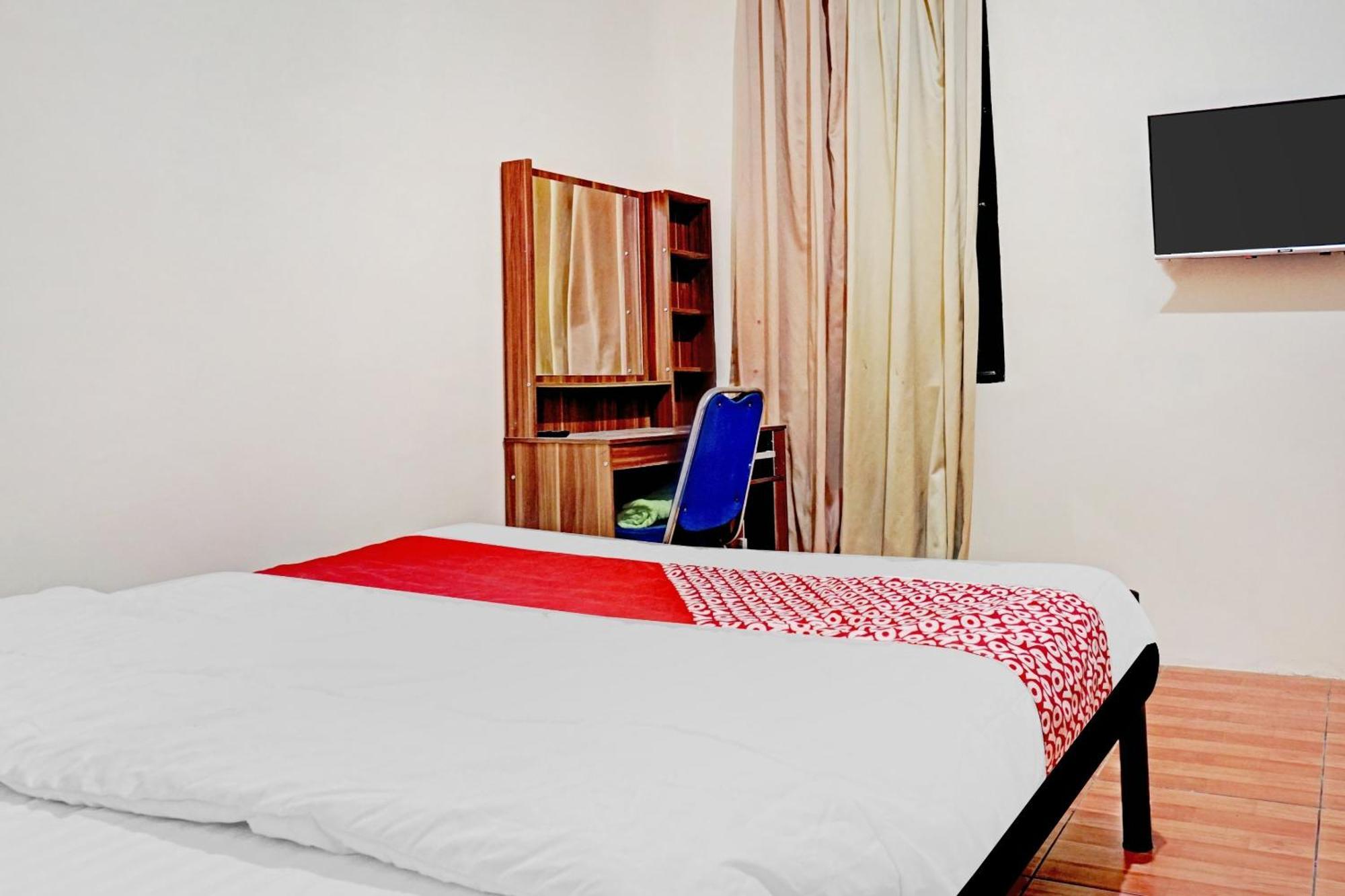 Hotel Oyo 90689 Lily House Tangerang Esterno foto